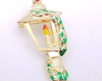 Vintage Candle-Lit Street Lamp Christmas Brooch