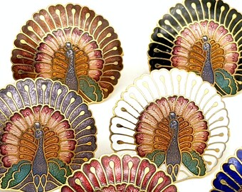 Fermaglio per sciarpa con pavone in oro cloisonné