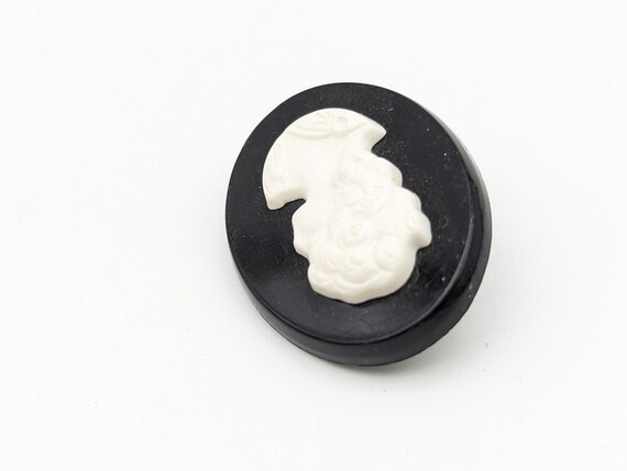 Vintage Black and White Resin Cameo Brooch - image 5