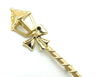 Candle-Lit Street Lamp Christmas Brooch