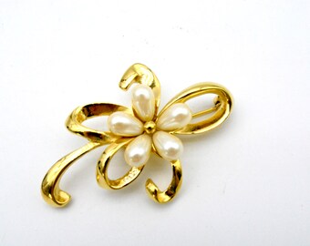 Vintage Faux Pearl & Gold-Tone Floral Spray Brooch - 2"