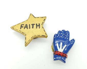 Vintage Resin Holiday Button Covers - Faith Star & Winter Glove