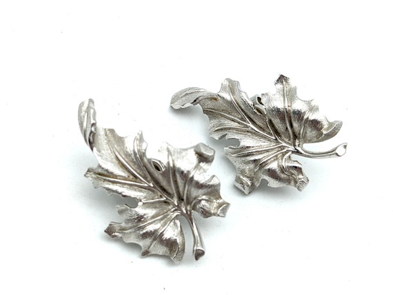 Vintage Crown Trifari Silvertone Leaf Clip-On Ear… - image 1