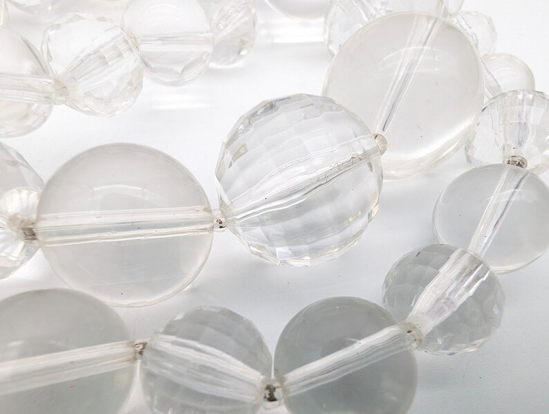 1960s Clear Faceted & Smooth Lucite Bead Graduated Necklace 31 image 6