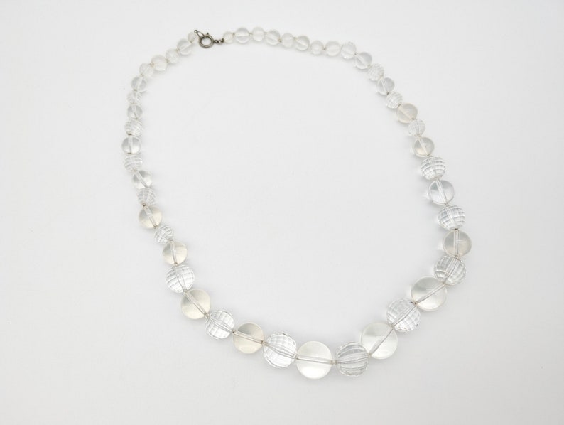 1960s Clear Faceted & Smooth Lucite Bead Graduated Necklace 31 image 4