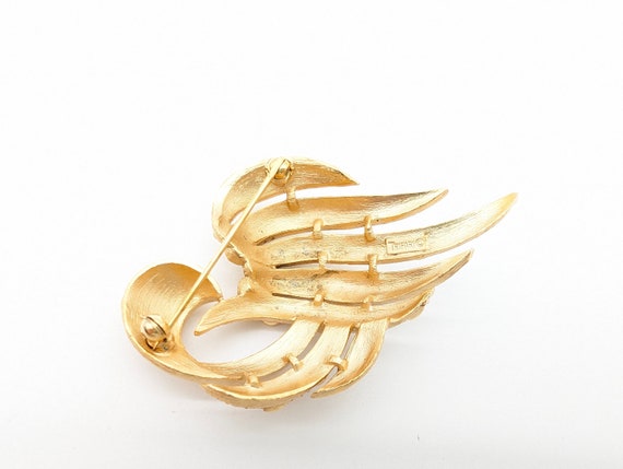Vintage Crown Trifari Gold Swirl Abstract Brooch - image 7