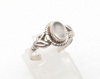 Vintage Sterling Silver & Moonstone Ring - Size 5