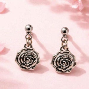 Örhängen i oxiderat sterlingsilver med rosor, 3D-blomberlock, antik blomhänge