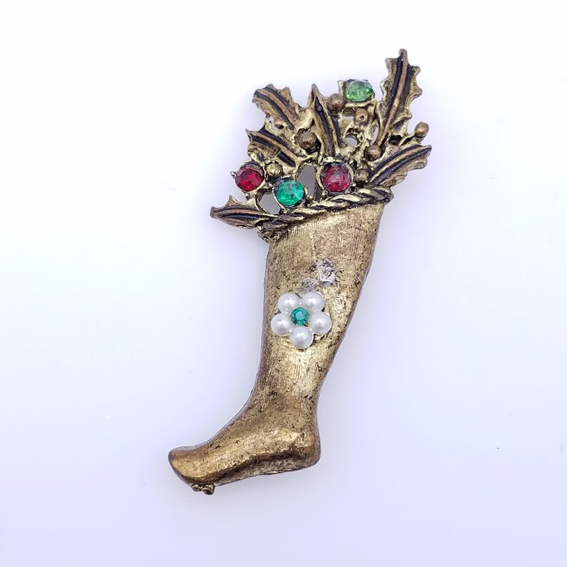 Vintage Gold Tone Christmas Stocking Pin with Holly /& Rhinestones