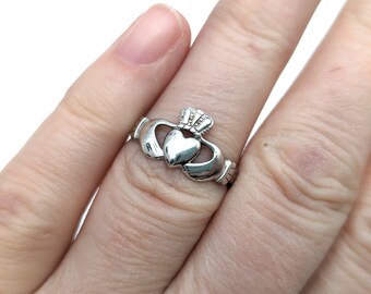 vintage Sterling Silver Claddagh Ring Gravé Amour, Fidélité, Amitié - Taille 7.75