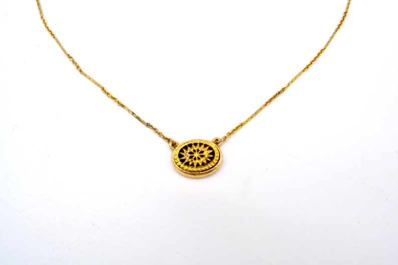 Vintage Avon Gold Tone & Black Enamel Star Flower Pendant Necklace 18 image 1