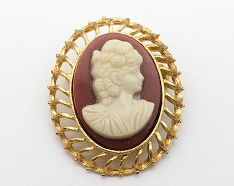 Vintage Red and White Resin Cameo Brooch With Gold Tone Bezel