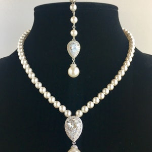 Bridal Backdrop Necklace Wedding Crystal Teardrop Cubic Zirconia Necklace Austrian Crystal Pearl Wedding Jewelry Pearl Bridesmaid Jewelry