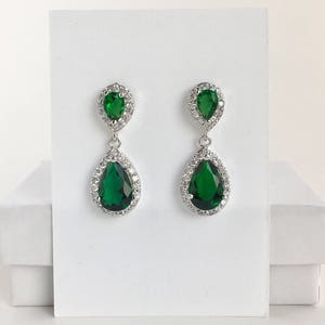 Green Crystal Earrings Green Wedding Jewelry Emerald Green Bridal Earrings Green Bridesmaid Jewelry Green Teardrop Earrings Emerald Earrings