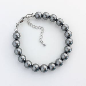 Pulsera de perlas gris oscuro, pulsera de perlas para novias gris oscuro, pulsera de perlas austriacas para bodas gris oscuro, joyería de perlas para damas de honor gris oscuro
