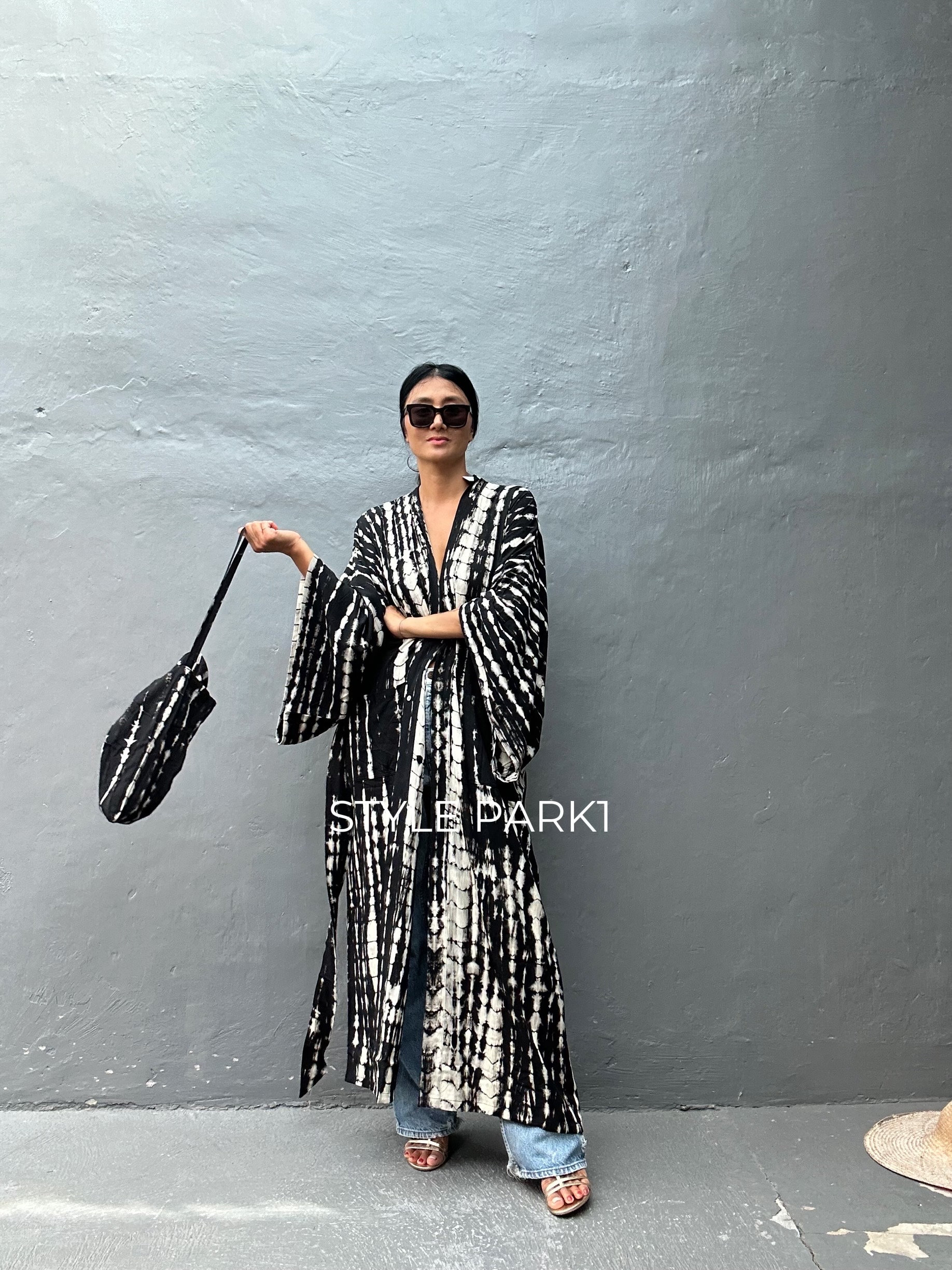 Black and white kimono dress sale