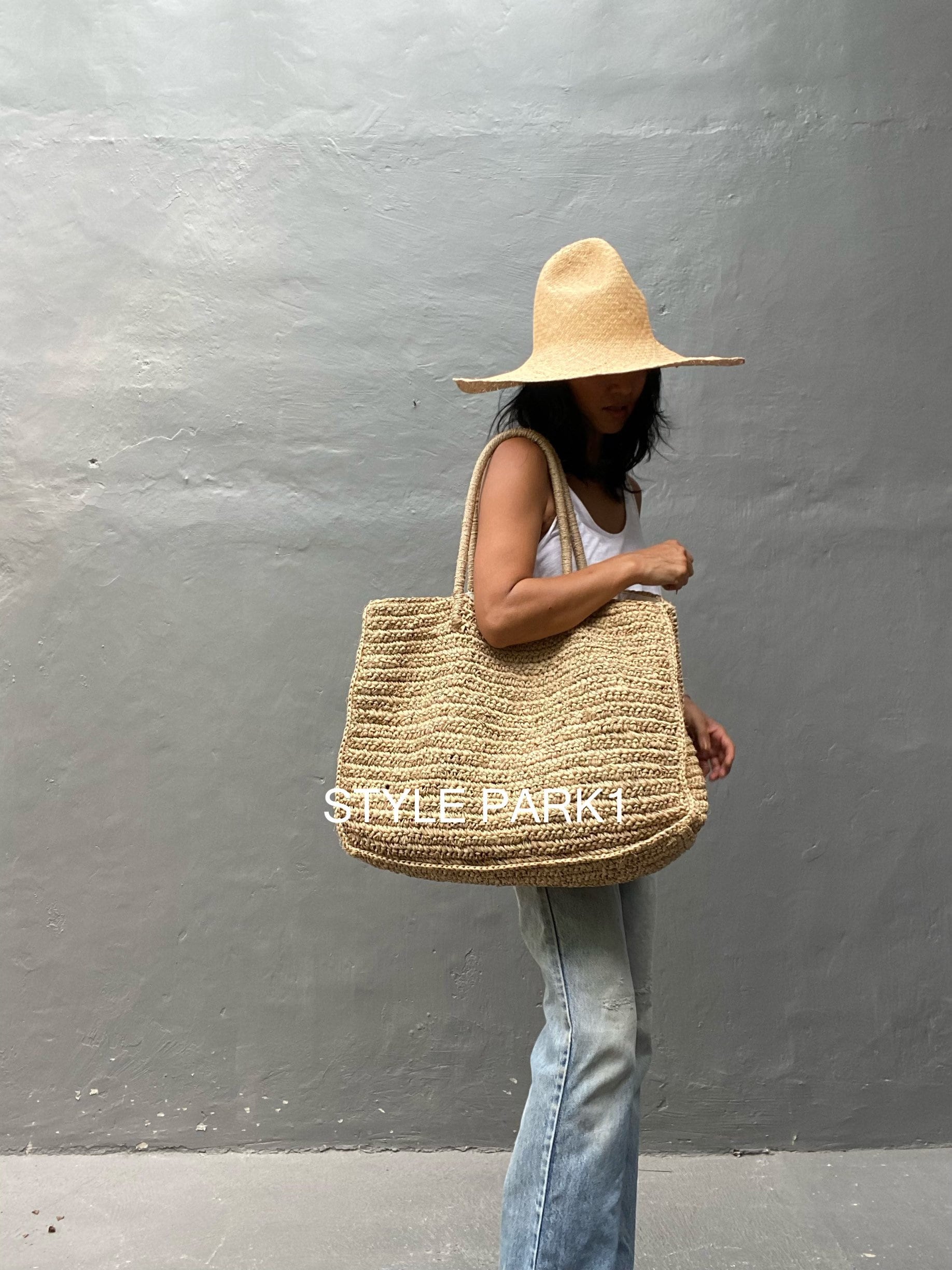 Designer Beach Raffia Travel Chic Bucket Handbag EC
