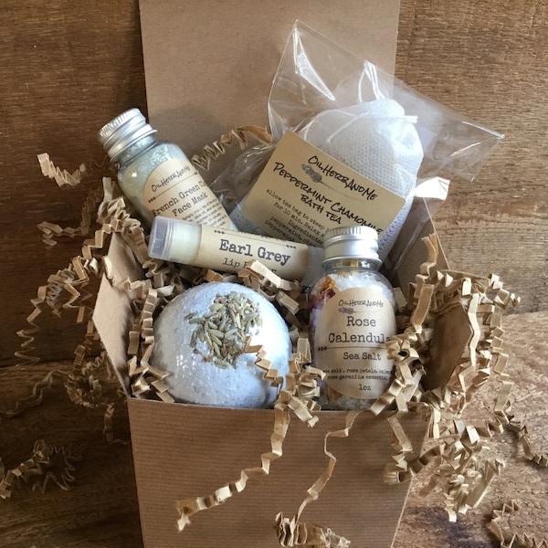 Mini Spa Gift Set: Bath Bomb, Clay Mask, Bath Salt & Tea