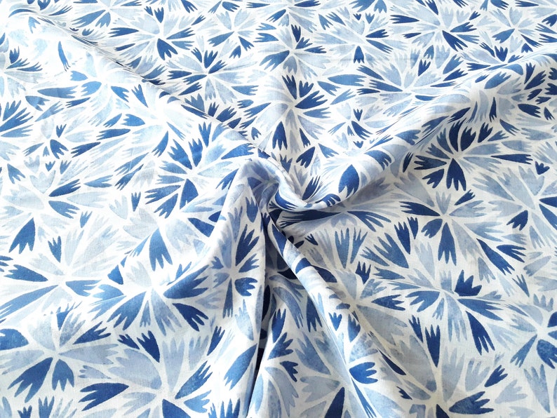 Blue Geometric Organic Cotton Batiste, Lightweight Fabric in blue and white, HELLY, semi sheer, summer fabric, blouse material, by the yard bild 2
