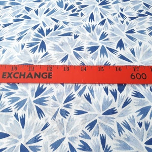 Blue Geometric Organic Cotton Batiste, Lightweight Fabric in blue and white, HELLY, semi sheer, summer fabric, blouse material, by the yard bild 4