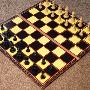 Vintage Chess Set - Chess & Draugts Board and WH Smith Boxwood Chessmen Pieces
