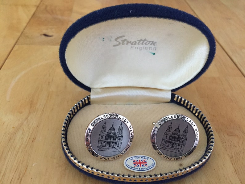 Vintage Stratton Cuff Links Prince Charles & Lady Diana in Original Box Collectable image 2