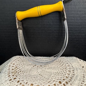Yellow Handle Pastry Blender &quot;Nut Brown&quot; Vintage 1950s