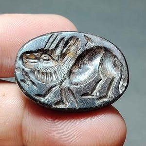 Conta colecionável, rara e única, conta de selo, hematita, pedra preta, entalhe, bisão, cera de selo de selo, proteger, saúde, BC250105, frete grátis