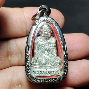 タイのお守りペンダント、像、ルアンポークアイ、幸運の金運、恋愛運、PD250511、送料無料