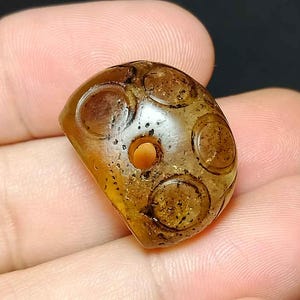 Verzamelobject, uniek, zeldzaam, oud kristal, stenen kraal, diepdruk krijger, stempel-zegellak, koepelkraal, BC250115, antiek amulet, gratis verzending