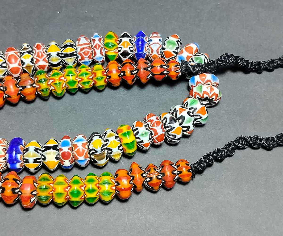 Collier De Perles En Verre Vintage Chevron 6x9mm - Fait Main, Multicolore, Parfait état, Origine Népal/Thaïlande