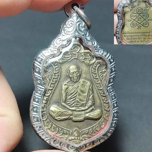 タイのお守りペンダント、ユニークなお守り仏像、ルアン プー ティム、ワット ラハーン ライ、守護、幸運、PD241211、お守りアンティーク、送料無料