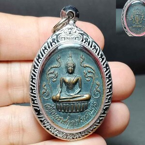 タイのお守りペンダント、美しいペンダント、プラ・ブッダ、背中に三頭の象エラワン、サマッキ・フォレスト・クロス・モデル、PD250504、送料無料