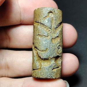 Verzamelobject tribal, mooie buiskraal, vintage steen, diepdruk, dier, rollende stempelkraal, BC240308, gratis verzending