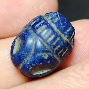 Verzamelobject, geluk, talismankraal, mooie kraal, lapis lazuli, blauwe steen, gesneden scarabee, BC241215, antieke amulet, gratis verzending