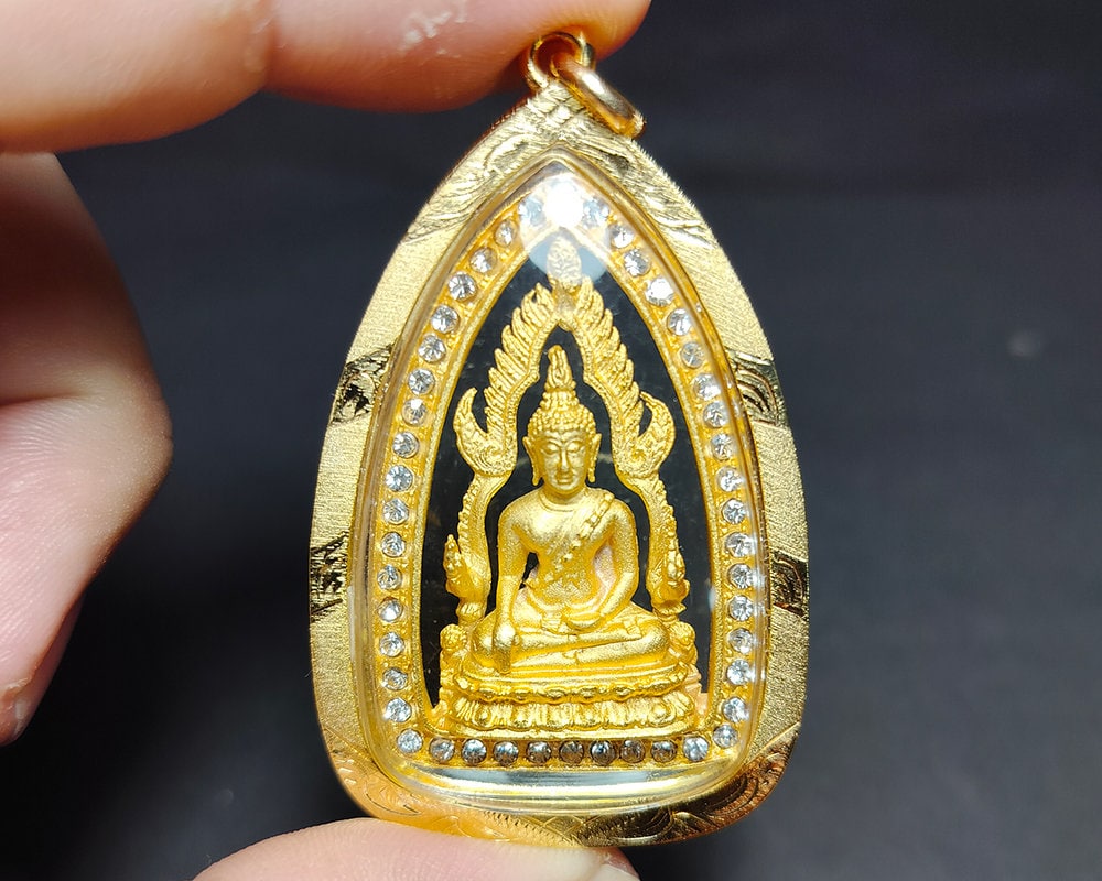 Thai Amulett Anhänger, schön, Kunst Thai, Phra Buddha Chinnarat, vergoldet, wohlhabend, glücklich, helfen zu schützen, PD241204, kostenloser Versand