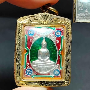 タイのお守りペンダント、美しいペンダント、ルアンポーソートーン、水曜日の緑、慈悲、偉大なニヨム、平和と幸福、PD250416、送料無料