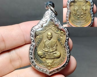 タイのお守りペンダント、アート、美しい、ルアンポーパット