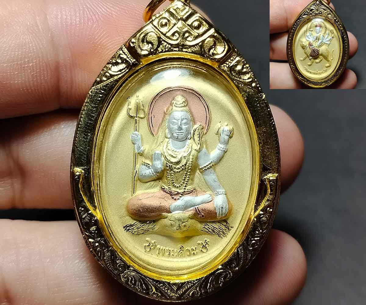 Gold shiva outlet lingam pendant