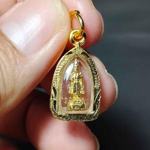 ミニペンダント、タイのお守りペンダント、月曜日、誕生日ごとの仏像、ギフトペンダント、幸運、保護、富、送料無料