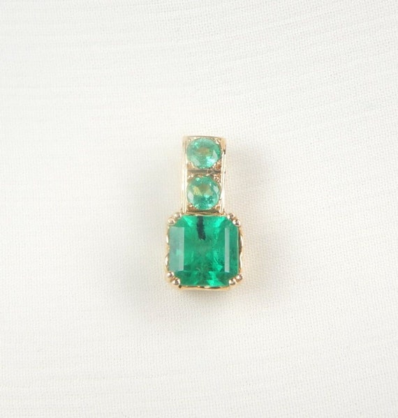 Colombian Emerald Pendant 1.30 Cts Set in 18K Gol… - image 8
