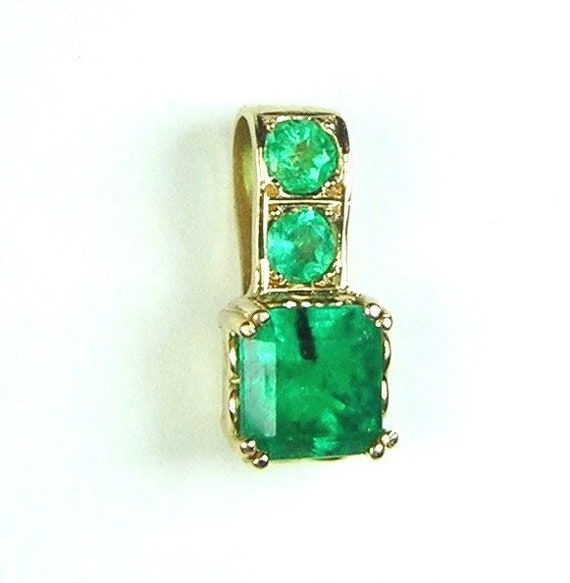 Colombian Emerald Pendant 1.30 Cts Set in 18K Gol… - image 2