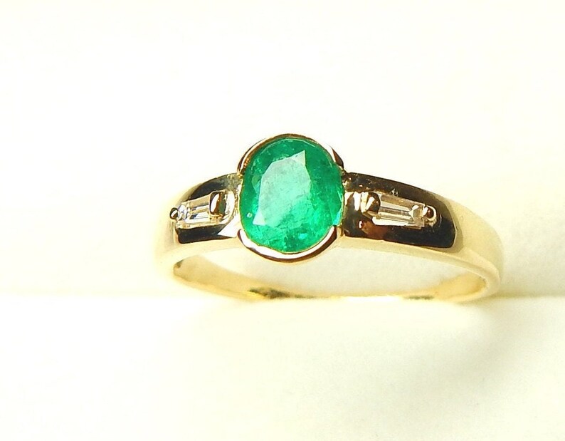 Colombian Emerald & Diamond Ring .60 Cts Oval Shape 18K Gold Size 7.25 US Muzo Mines image 2