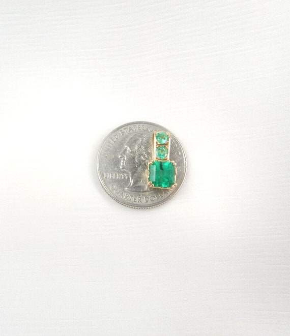 Colombian Emerald Pendant 1.30 Cts Set in 18K Gol… - image 9