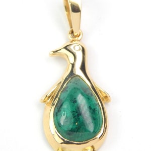 Colombian Emerald Pear 5.89 Cts Pinguino Pendant 18K Yellow Gold Jewelry Muzo Mines