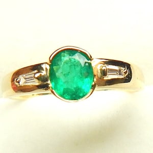 Colombian Emerald & Diamond Ring .60 Cts Oval Shape 18K Gold Size 7.25 US Muzo Mines