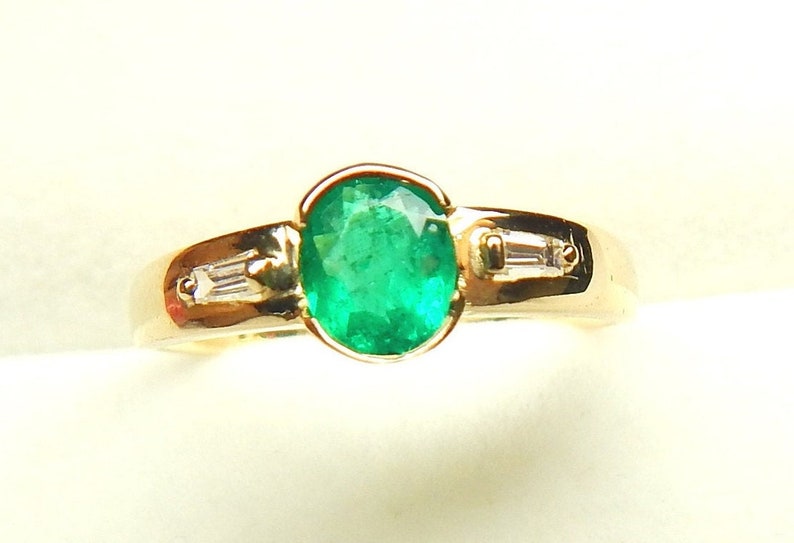 Colombian Emerald & Diamond Ring .60 Cts Oval Shape 18K Gold Size 7.25 US Muzo Mines image 1