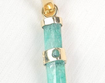 22カラットの本物のコロンビア産原石エメラルドペンダント、18K
