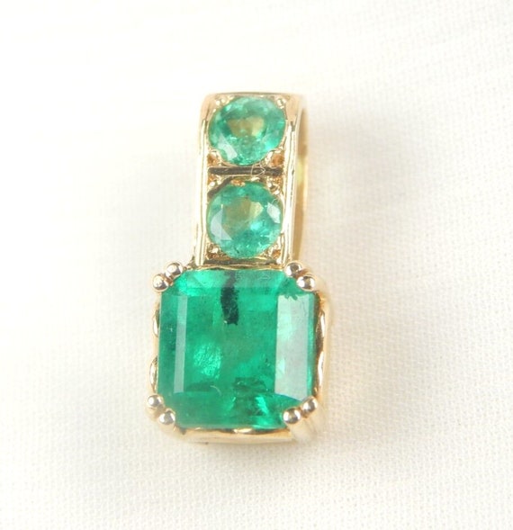 Colombian Emerald Pendant 1.30 Cts Set in 18K Gol… - image 1