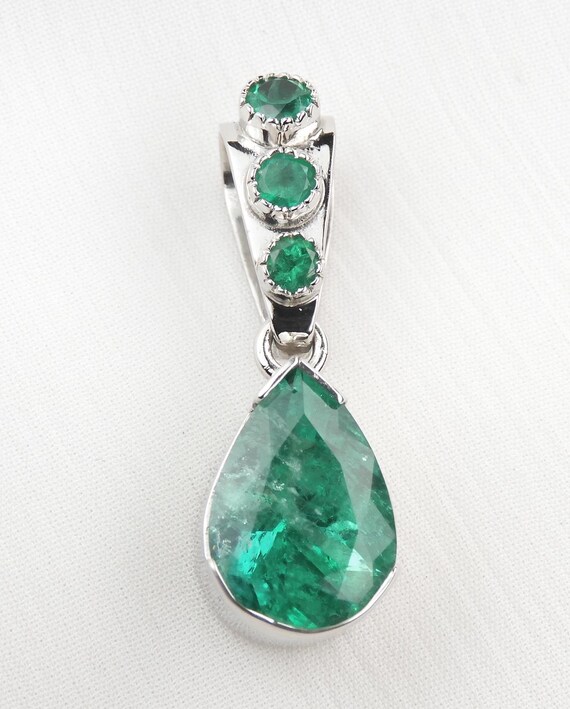 Colombian Natural Emerald Pendant 4.16 Cts Platinun Fine Jewelry Muzo Mines